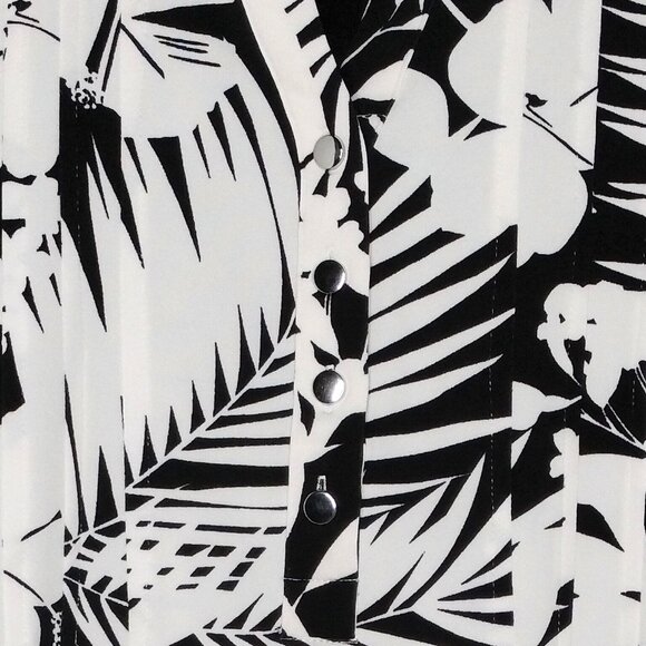 Cocomo Plus Size 3X Black & Ivory Floral Print Pintuck Short Flutter Sleeve Top - Picture 3 of 6